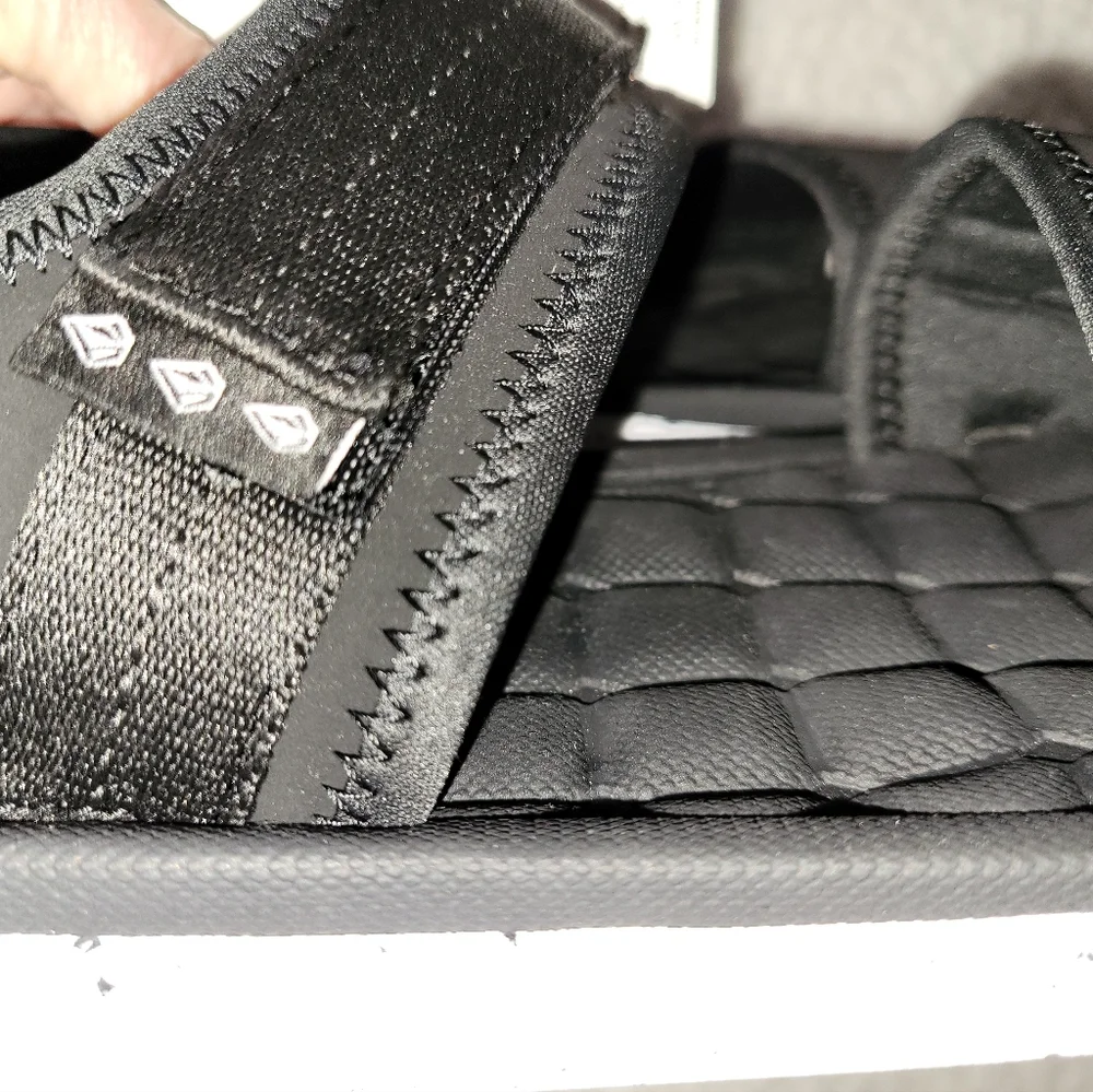 Volcom V.Co Draft Sport Sandals Black Water Friendly Comfort Foam Size 10 NWT